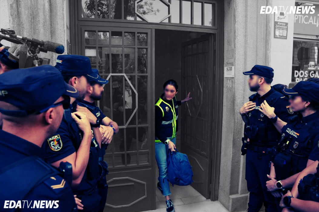 Cinco horas de registro en el despacho de Zapatero: la UDEF sale con cajas y maletines