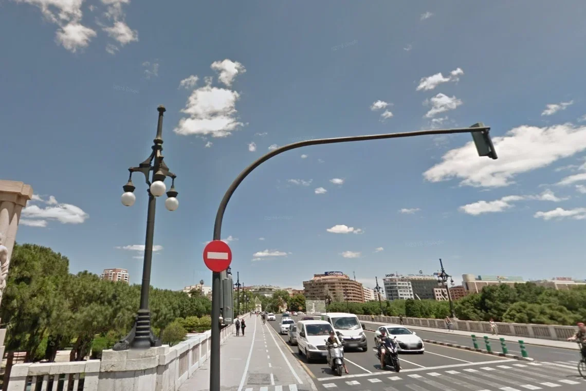 Valencia mejora con 1000 farolas LED en ocho barrios de la ciudad