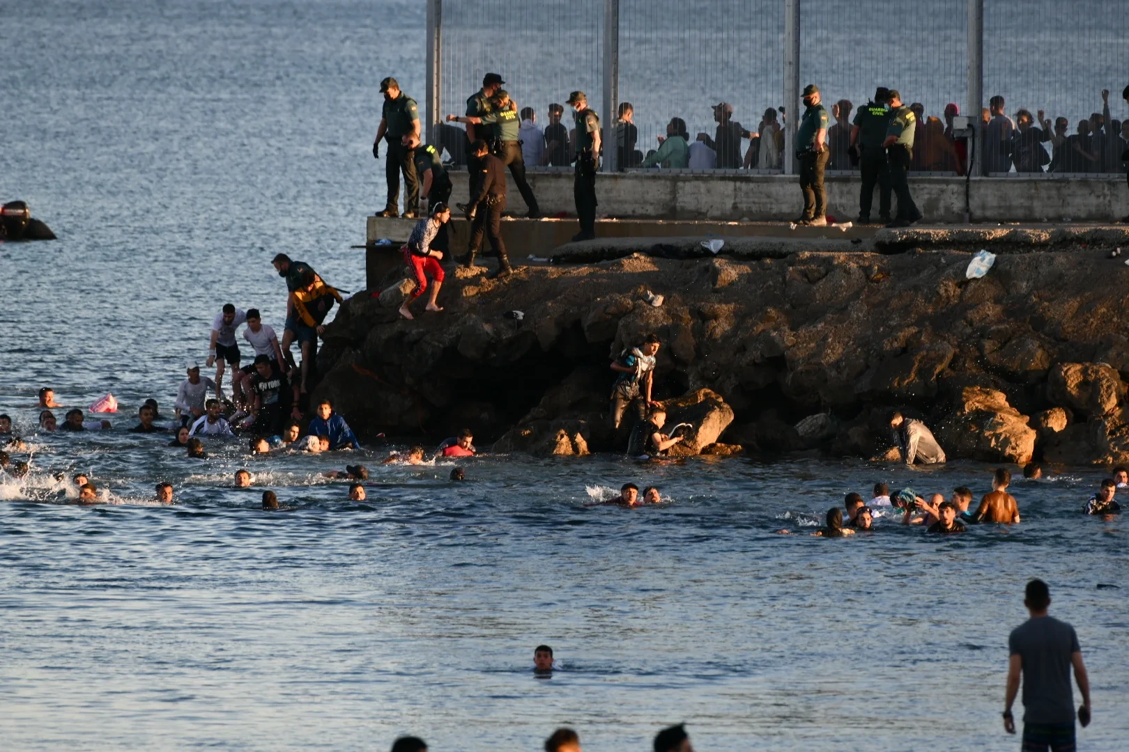 La crisis migratoria registrada en Ceuta ha llevado a Italia a endurecer su política de control fronterizo con España