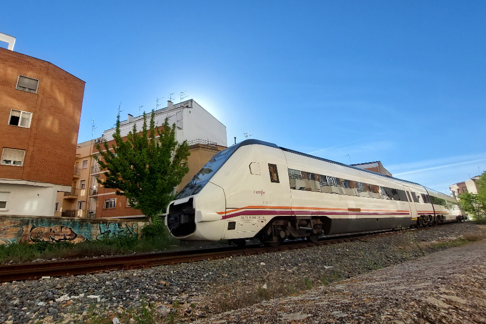 La vía férrea que nunca fue: el mayor despilfarro ferroviario del mundo cruza en silencio la provincia de Valencia