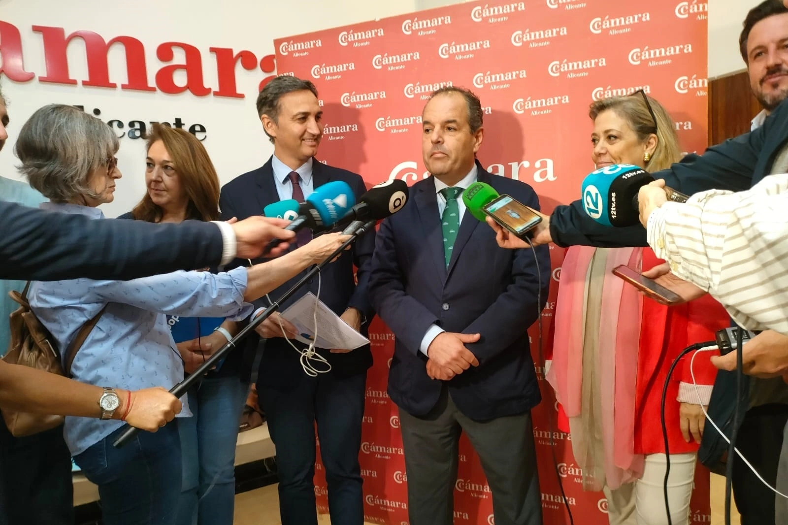 El presidente de la Cámara de Comercio de Alicante, detenido por presunta corrupción en el programa de bonos comercio