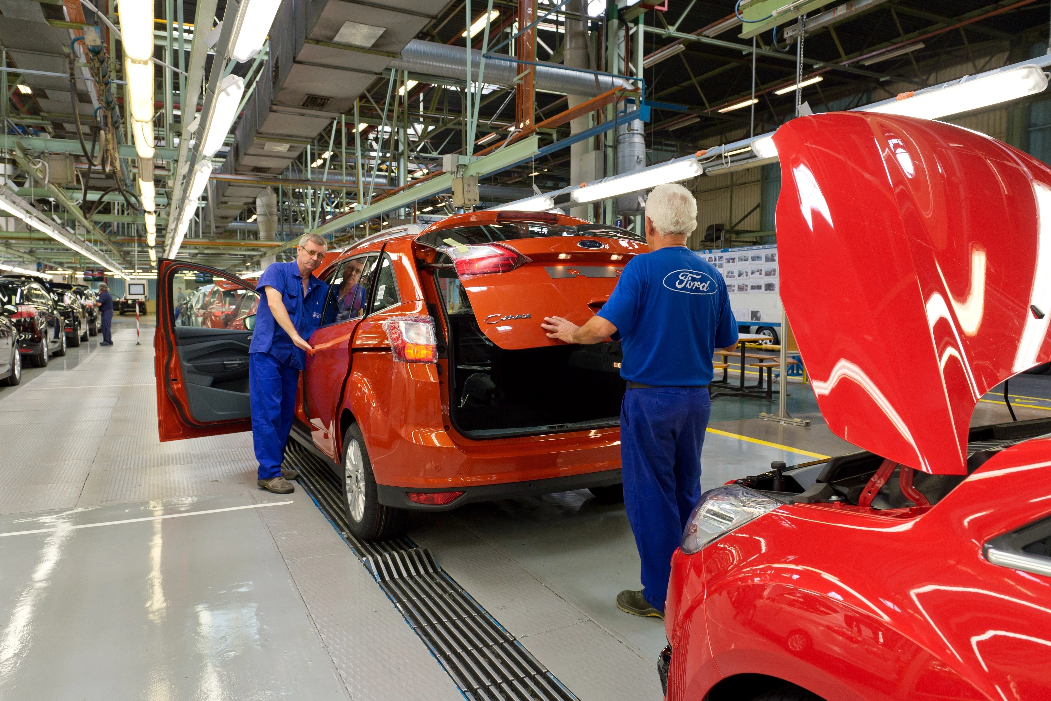 Ford deja en el aire a Almussafes y Sánchez mira hacia otro lado mientras miles de familias valencianas tiemblan