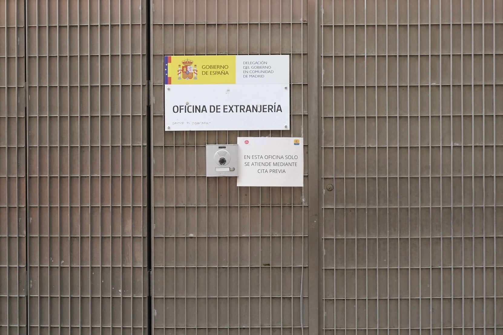 CC OO llama a una huelga indefinida en Extranjería en medio de la regularización masiva de inmigrantes