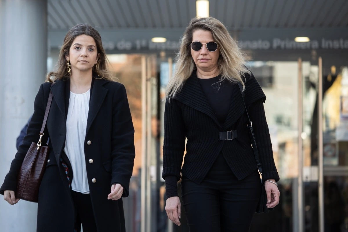 Durante su intervención anterior, reconoció haber realizado determinados “favores”. Estos estarían relacionados con los negocios privados de Gómez. Ambas mantienen, además, una relación de confianza de largo recorrido.