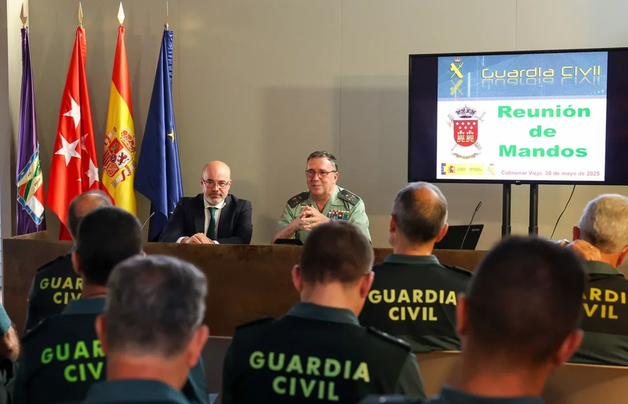 Quién es Fernando Mora Moret, el general que plantó cara al alto mando de la Guardia Civil que quiso boicotear a Ayuso