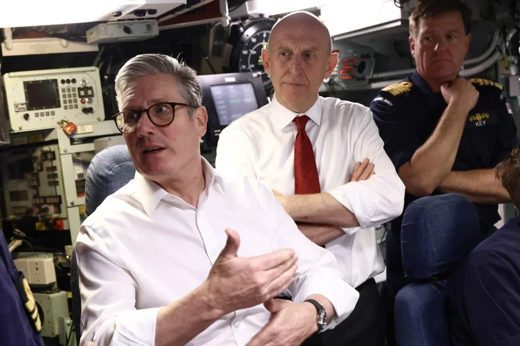 Dimite el ministro de Defensa británico tras chocar con Starmer por el aumento del gasto militar