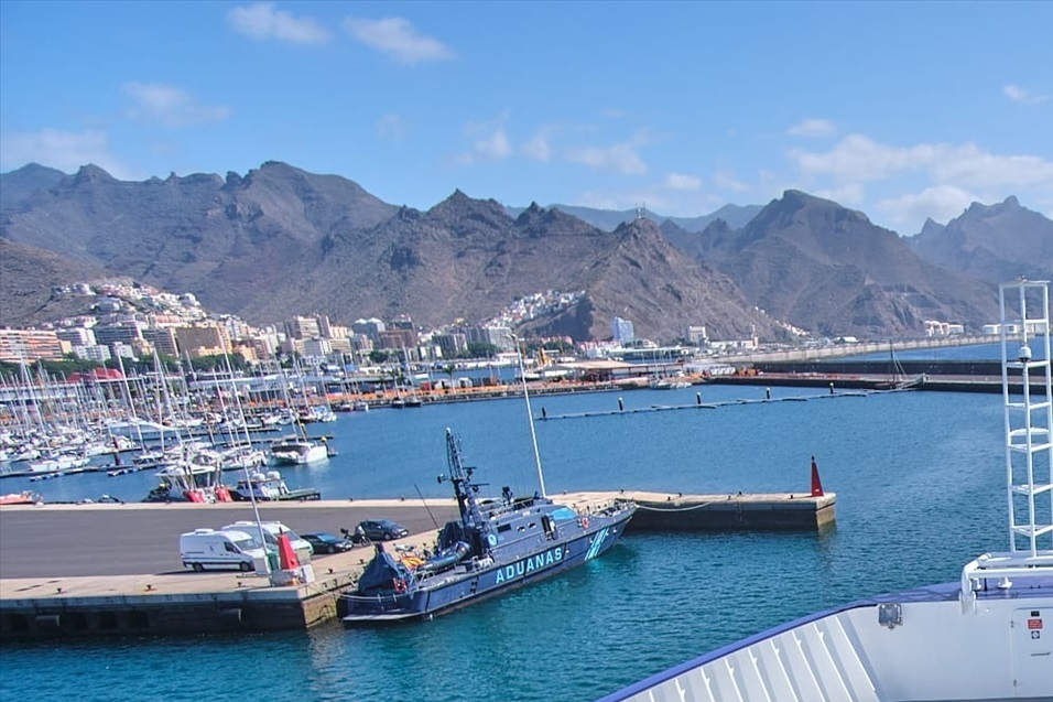 Trabajadores de los puertos de Tenerife amenazan con bloquear la llegada del crucero con casos de hantavirus