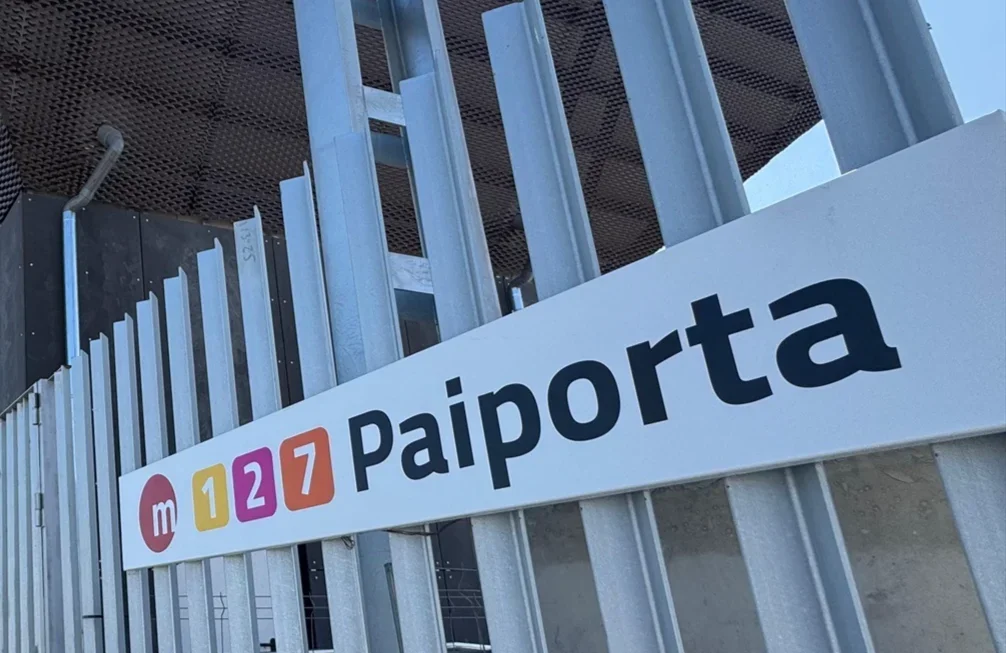 Metrovalencia instala nuevas marquesinas en la estación de Paiporta para mejorar el confort de los viajeros