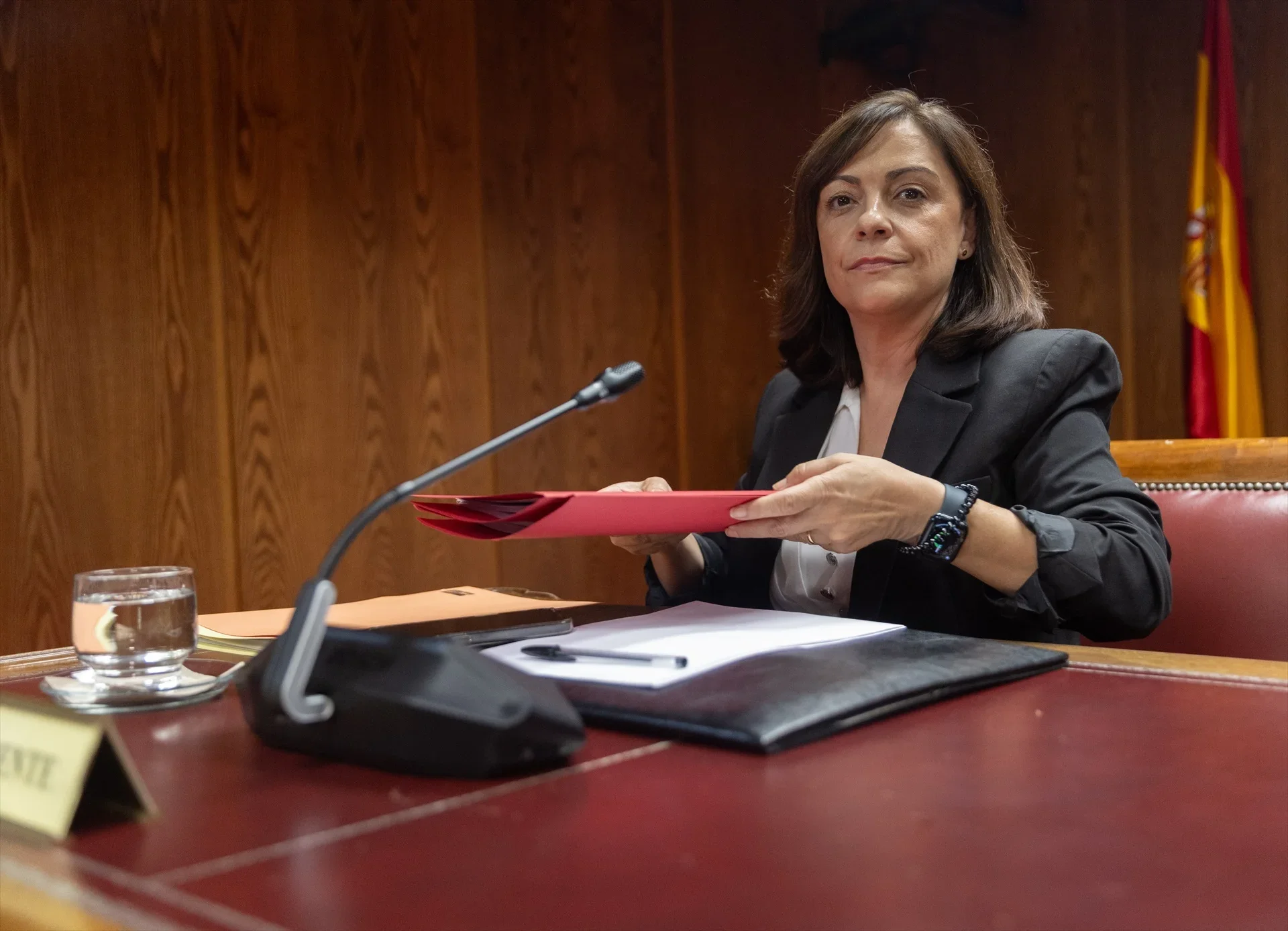 En el caso de la gerente socialista, el instructor aprecia indicios suficientes para mantener su investigación