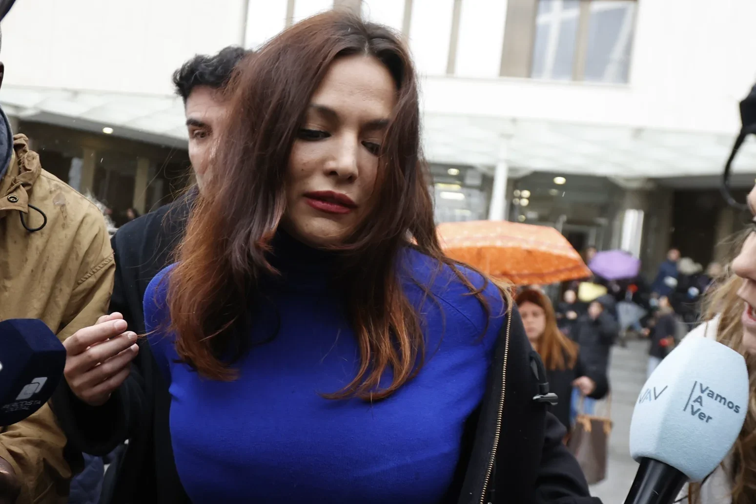 El juez mantiene la citación a Elisa Mouliaá y advierte de posible detención si no declara