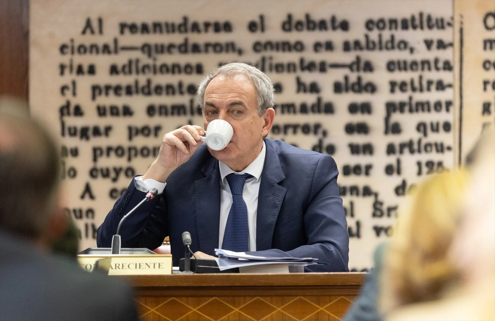 A su juicio, esas evidencias derivan del análisis de conversaciones privadas realizado sin la debida autorización judicial