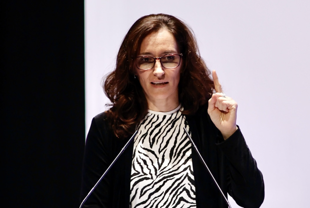 Mónica García no puede cifrar el número de inmigrantes irregulares que usarán la sanidad gratuita