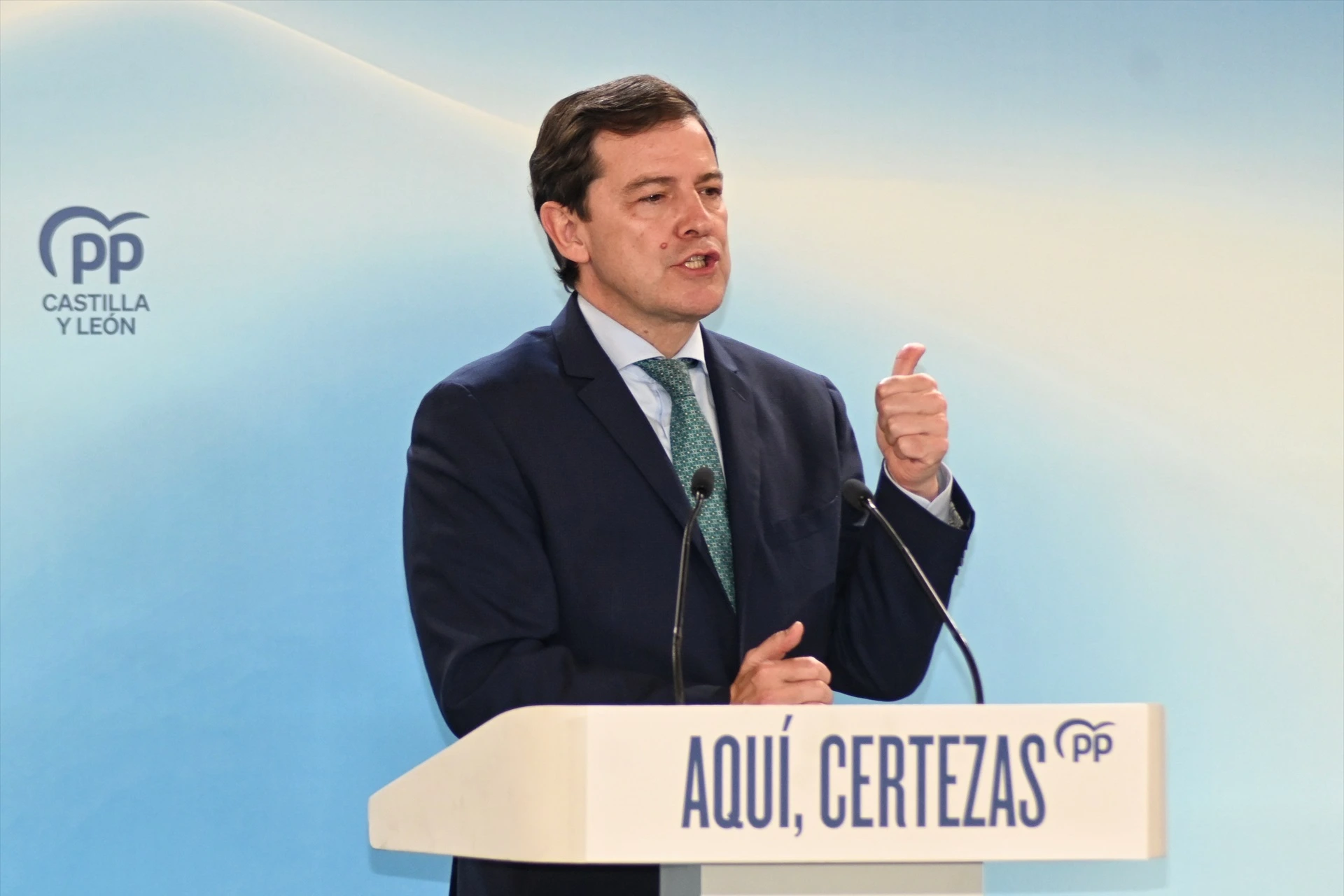 Mañueco insta a Urtasun a actualizar el vínculo entre el Prado y el Palacio de Ávila