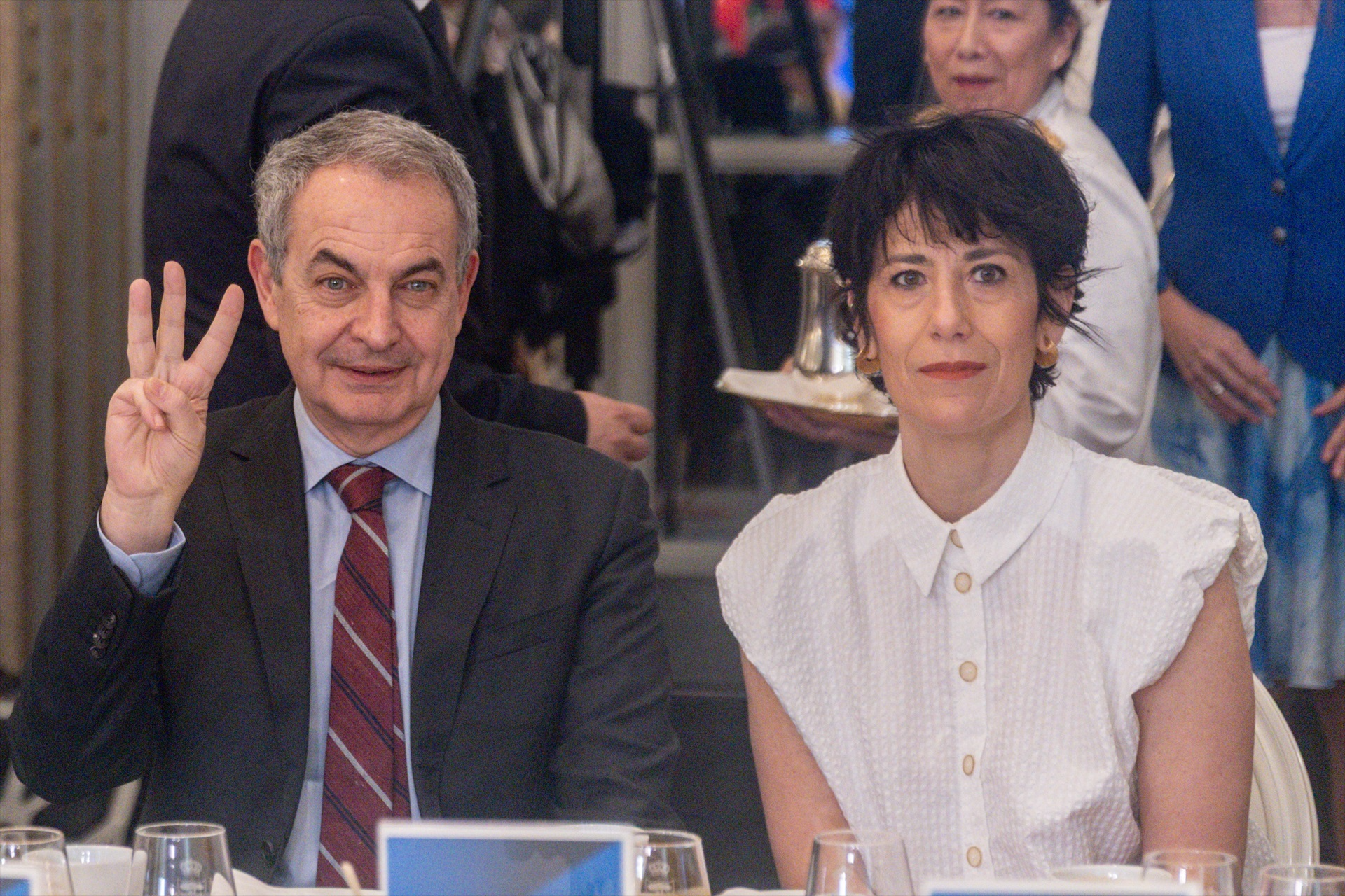 La ministra Elma Saiz junto a Zapatero