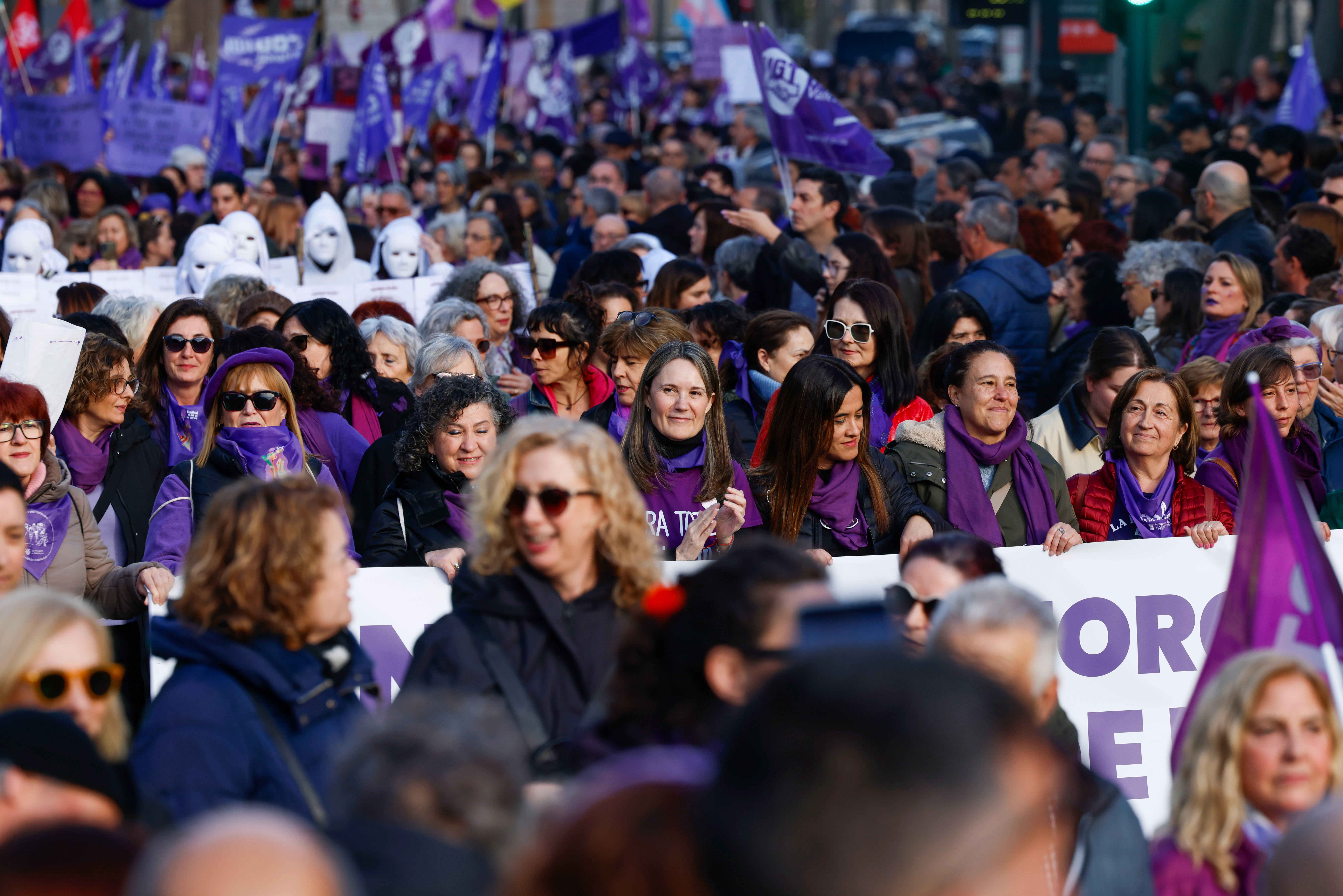 El 8M en Valencia: miles de personas en la calle mientras sus líderes acumulan escándalos sin respuesta