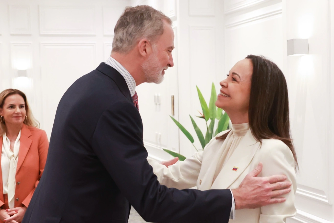 Felipe VI se reúne con María Corina Machado en Chile durante la toma de posesión de José Antonio Kast