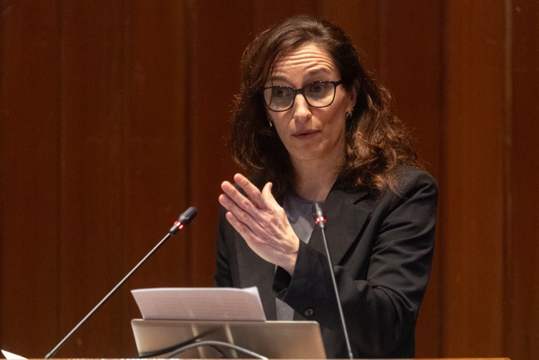 Mónica García desata una guerra en la sanidad española con ley que limita la gestión privada