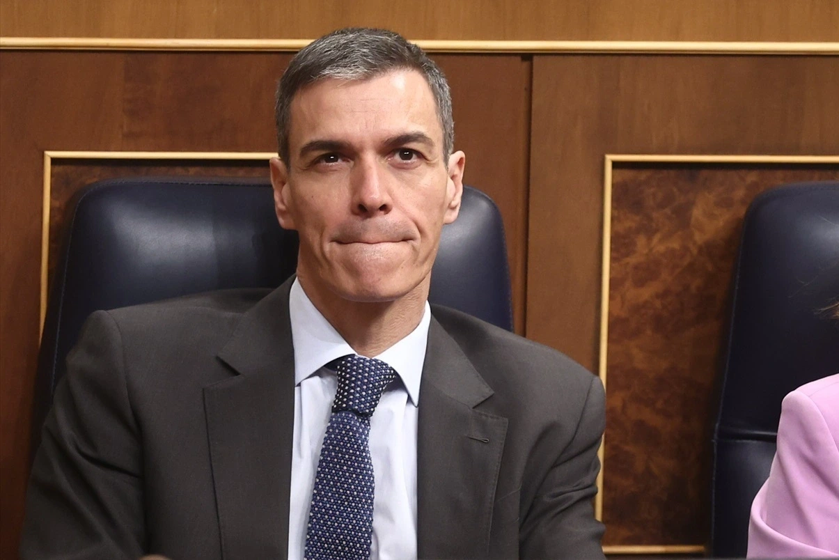 Sánchez vuelve al Congreso tras su viaje a China y deberá responder por su política de relaciones internacionales