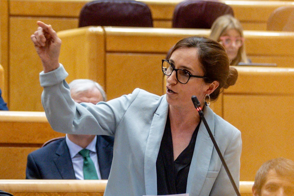 La amenaza de Mónica García a los médicos