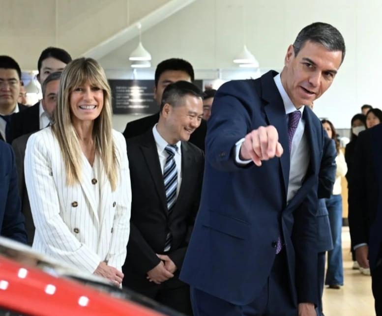 l presidene del Gobierno, Pedro Sánchez, visita la sede de Xiaomi en Pekín 