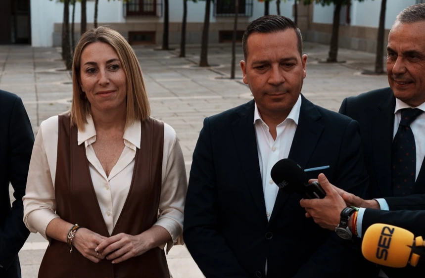 PP y Vox alcanzan un acuerdo para un Gobierno de coalición en Extremadura