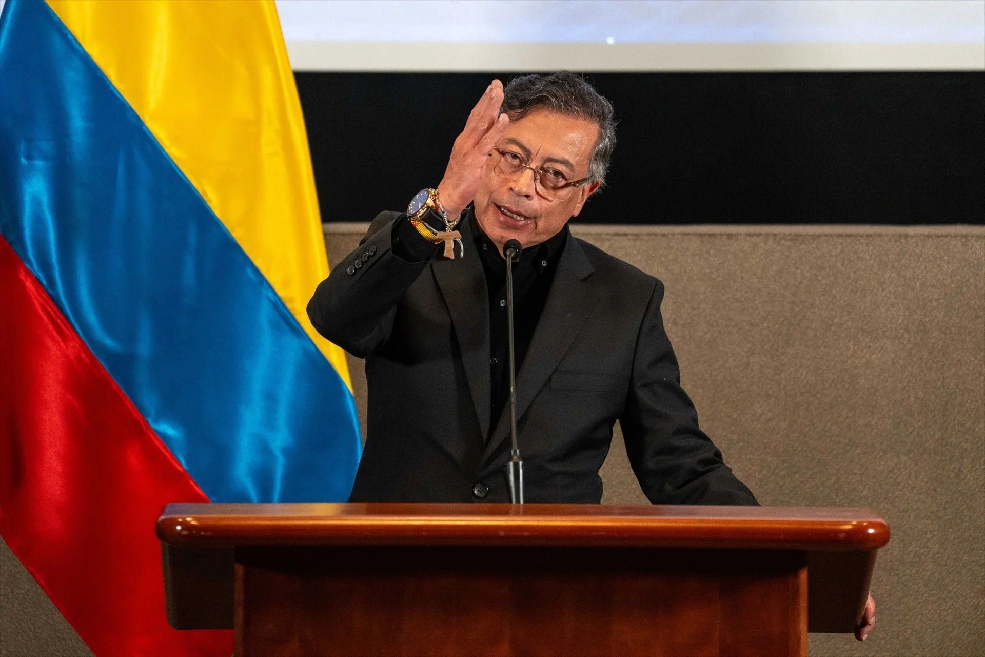 Gustavo Petro es suspendido de su cargo como presidente de Colombia