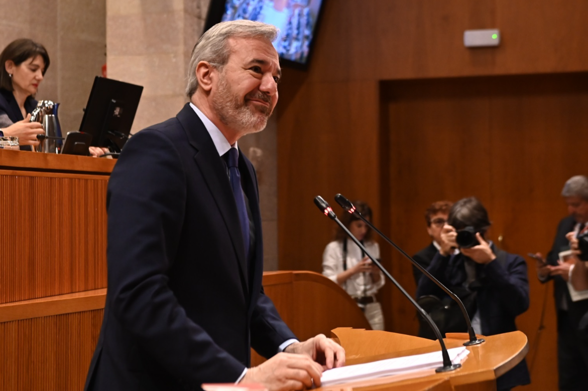 Jorge Azcón promete 90.000 millones en inversiones para Aragón y defiende la estabilidad de un gobierno con VOX