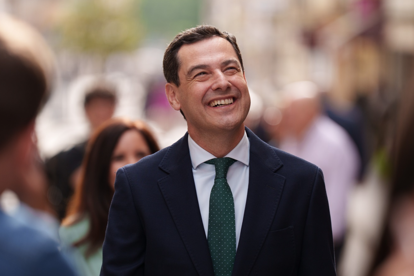 Juanma Moreno apunta a la mayoría absoluta en Andalucía