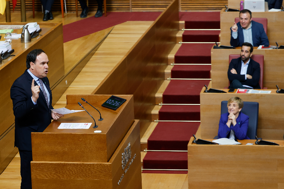 Llorca aventura un pacto con Vox para los presupuestos: "Hemos sacado las cuentas con ustedes todos los años"