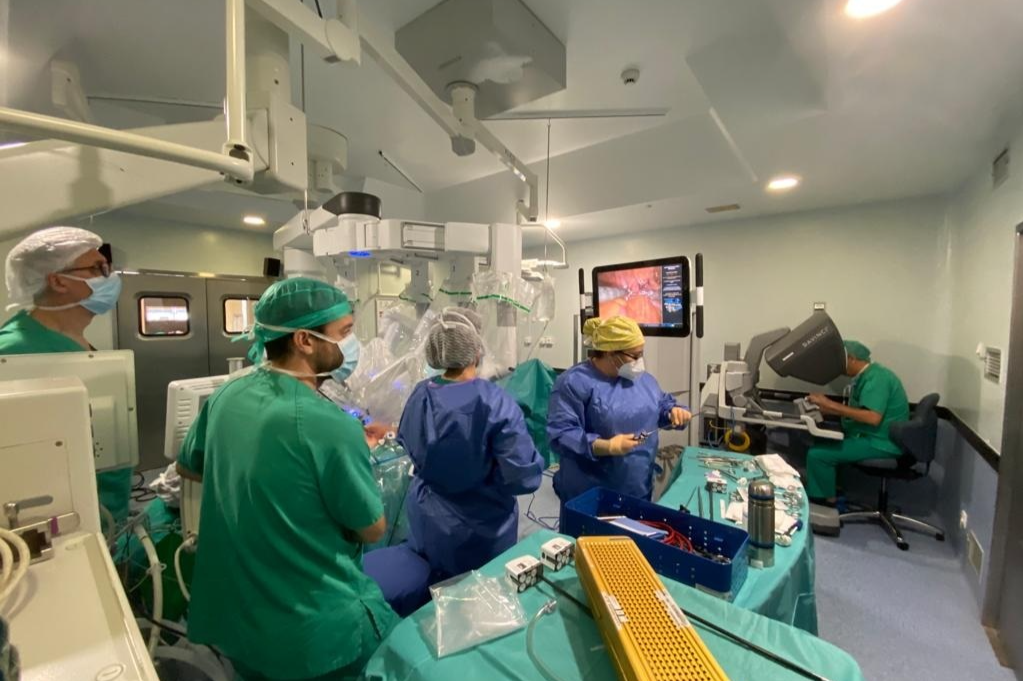 La sanidad valenciana alcanza un hito: más de 1.000 operaciones con el robot Da Vinci en el Clínico