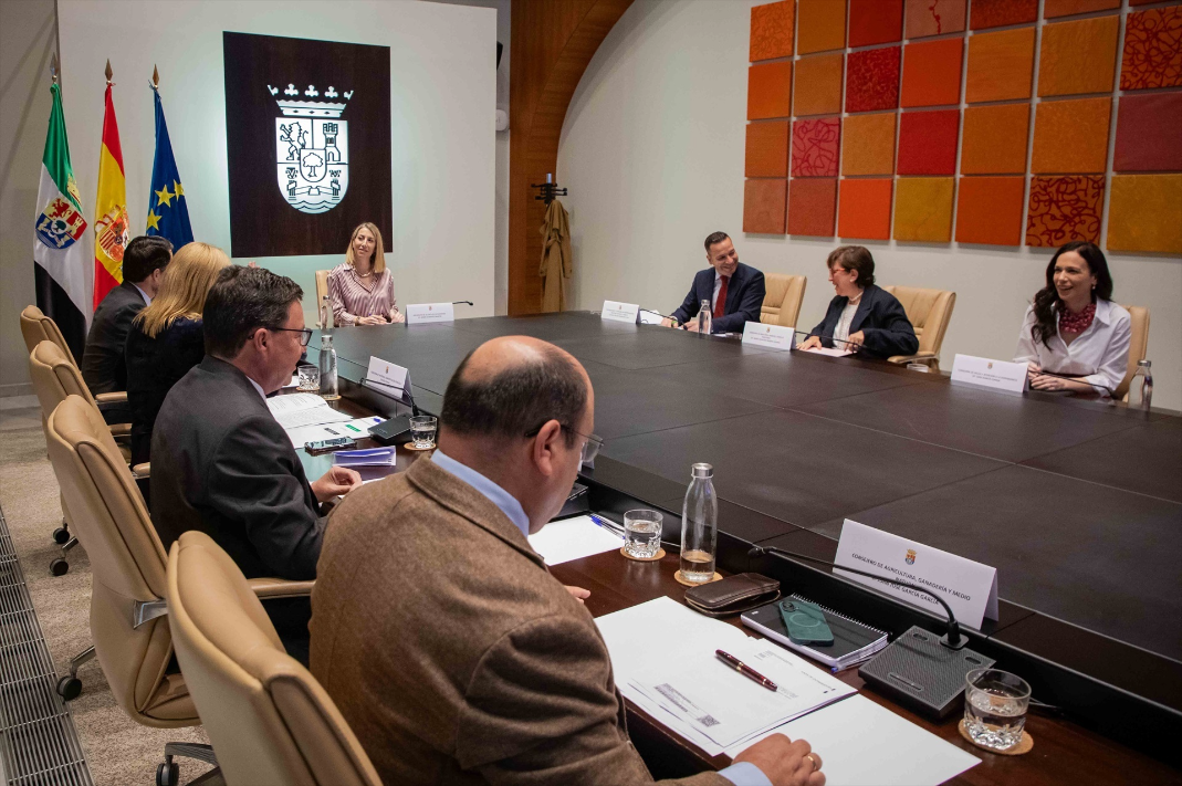 Extremadura aprueba ayudas de hasta 15.000 euros para impulsar la contratación de 300 jóvenes cualificados