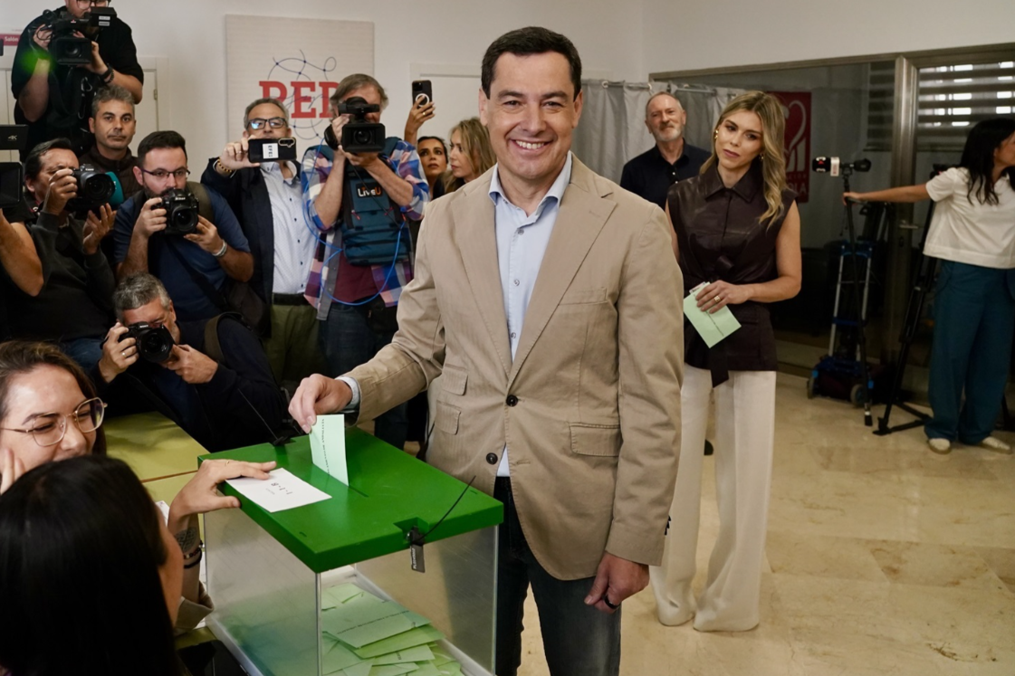 El PP revalidaría la mayoría absoluta en Andalucía mientras el PSOE se hunde según Sigma Dos