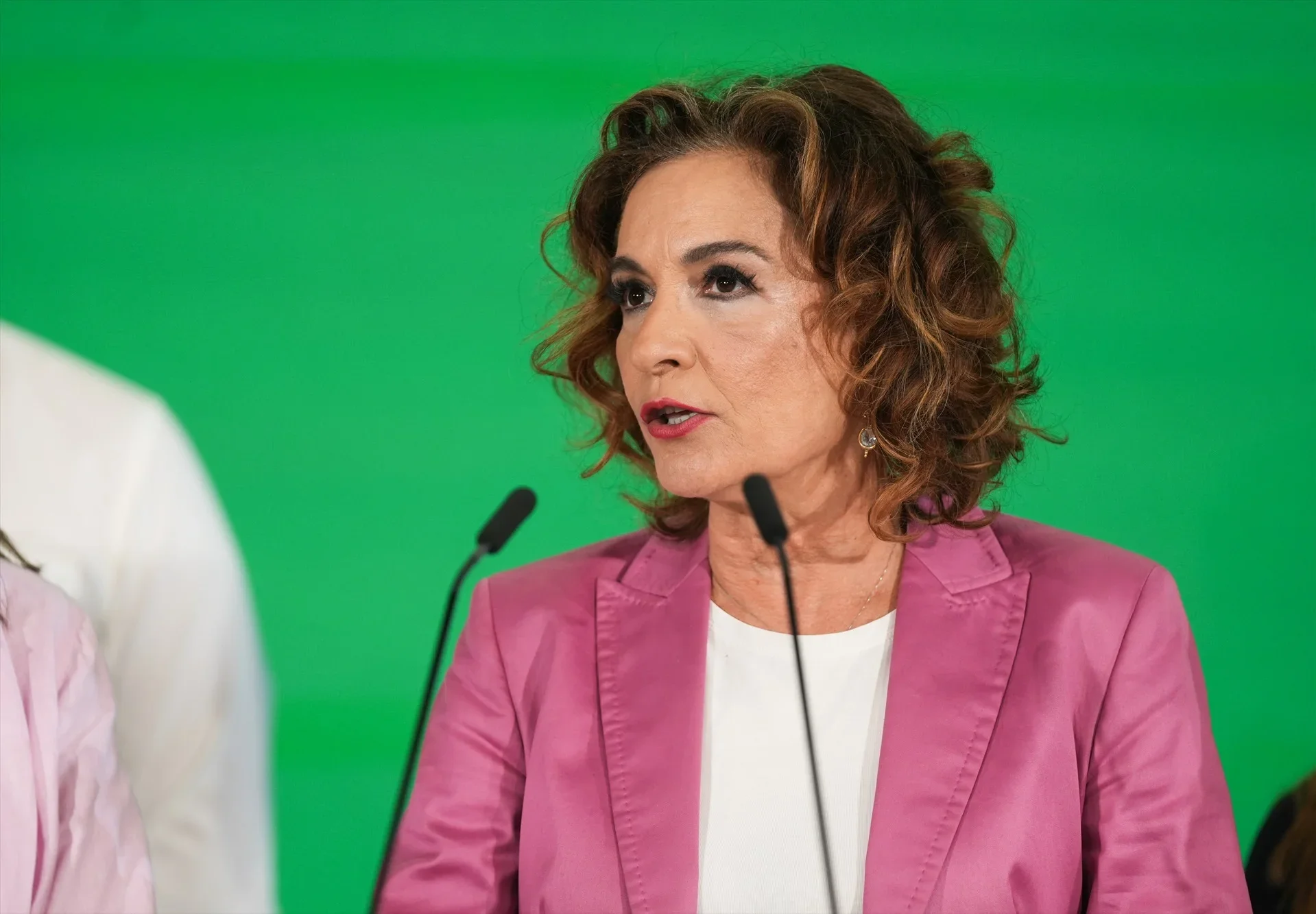 Montero se aleja del presidente de la SEPI