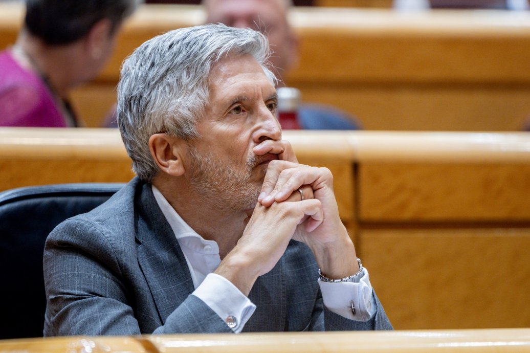 Marlaska se va a Luxemburgo en pleno escándalo en la Guardia Civil por el caso de las cloacas del PSOE