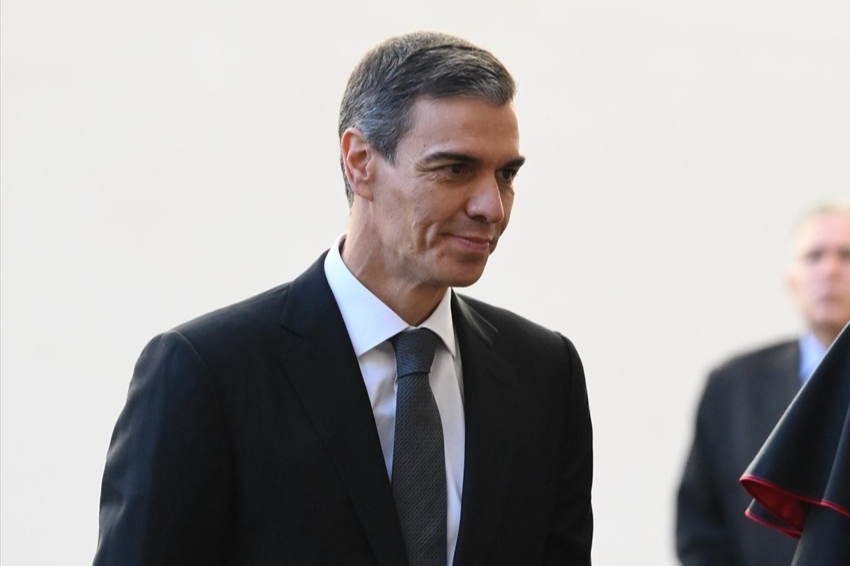 Pedro Sánchez reafirma desde Roma su apoyo a Zapatero y defiende la colaboración con la Justicia