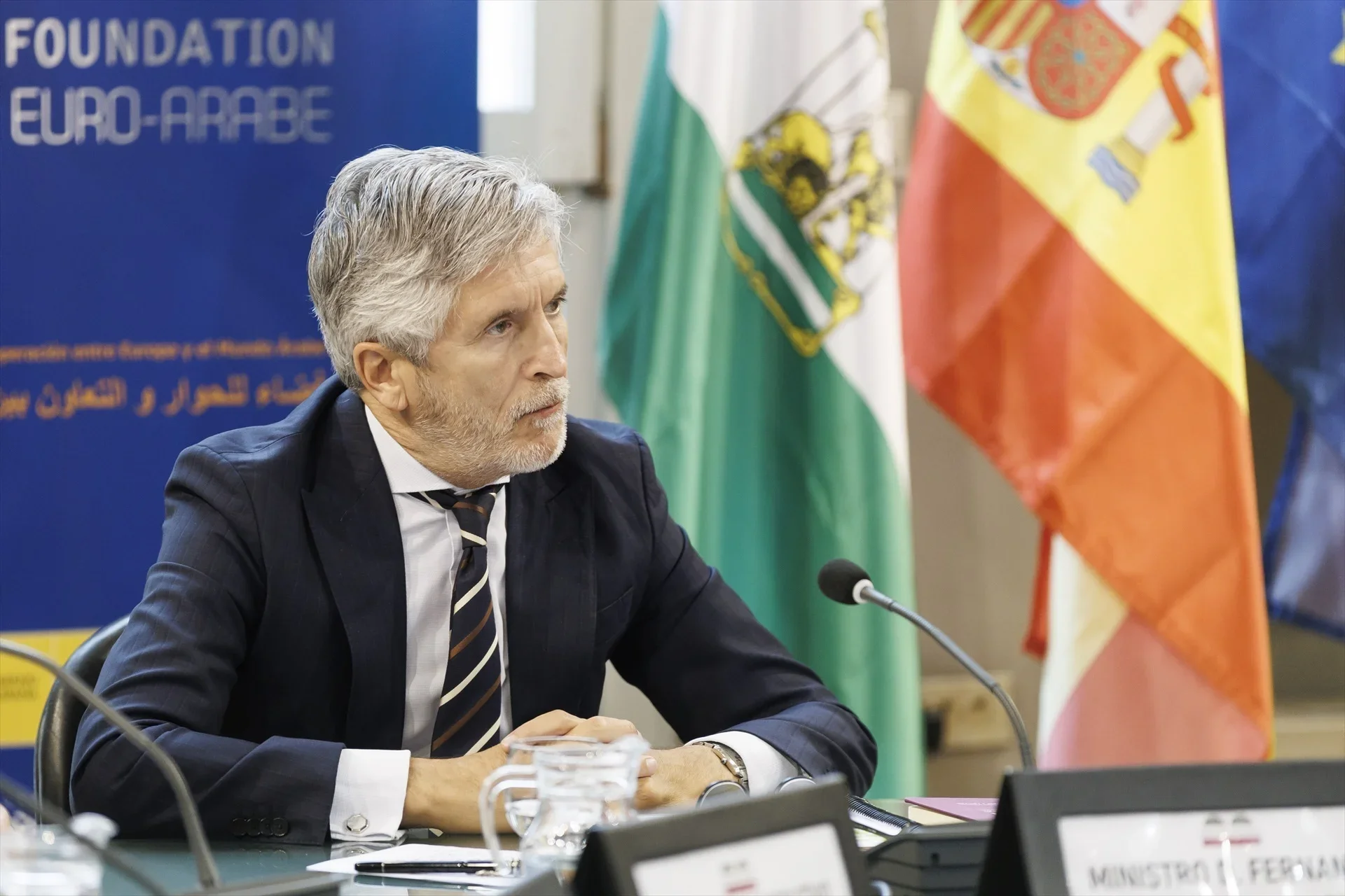 Desde Interior insisten, además, en que los dos responsables seguirán desempeñando sus funciones 