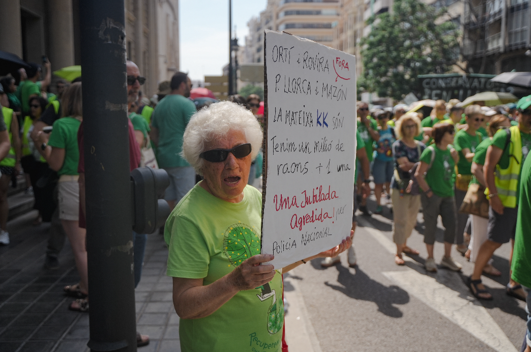 Cuatro semanas de huelga educativa: sindicatos y Conselleria siguen sin encontrar salida