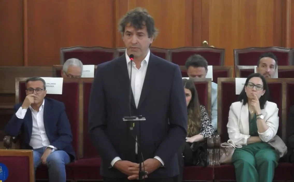 La petición no se limita a los salarios
