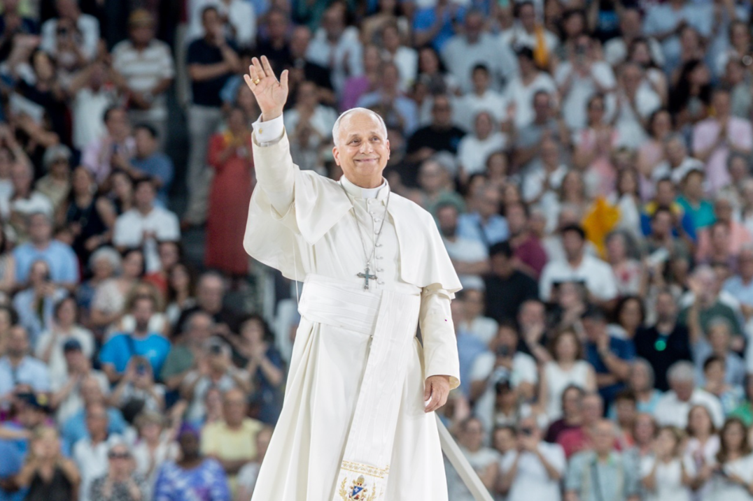 Miles de voluntarios arropan a Su Santidad el Papa León XIV en Madrid durante su último acto en la capital
