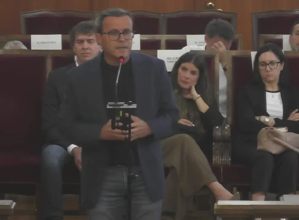 La resolución pone fin a un procedimiento en el que las acusaciones populares modificaron su estrategia durante la vista oral