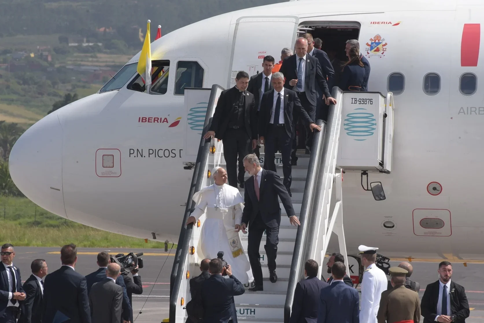 Un fallo técnico en el avión retrasa la salida del papa León XIV de Tenerife rumbo a Roma