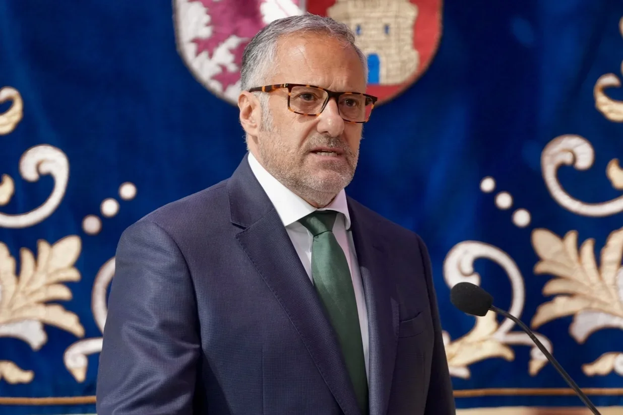 Castilla y León endurece su política migratoria con controles a los menas y planes de retorno para inmigrantes ilegales