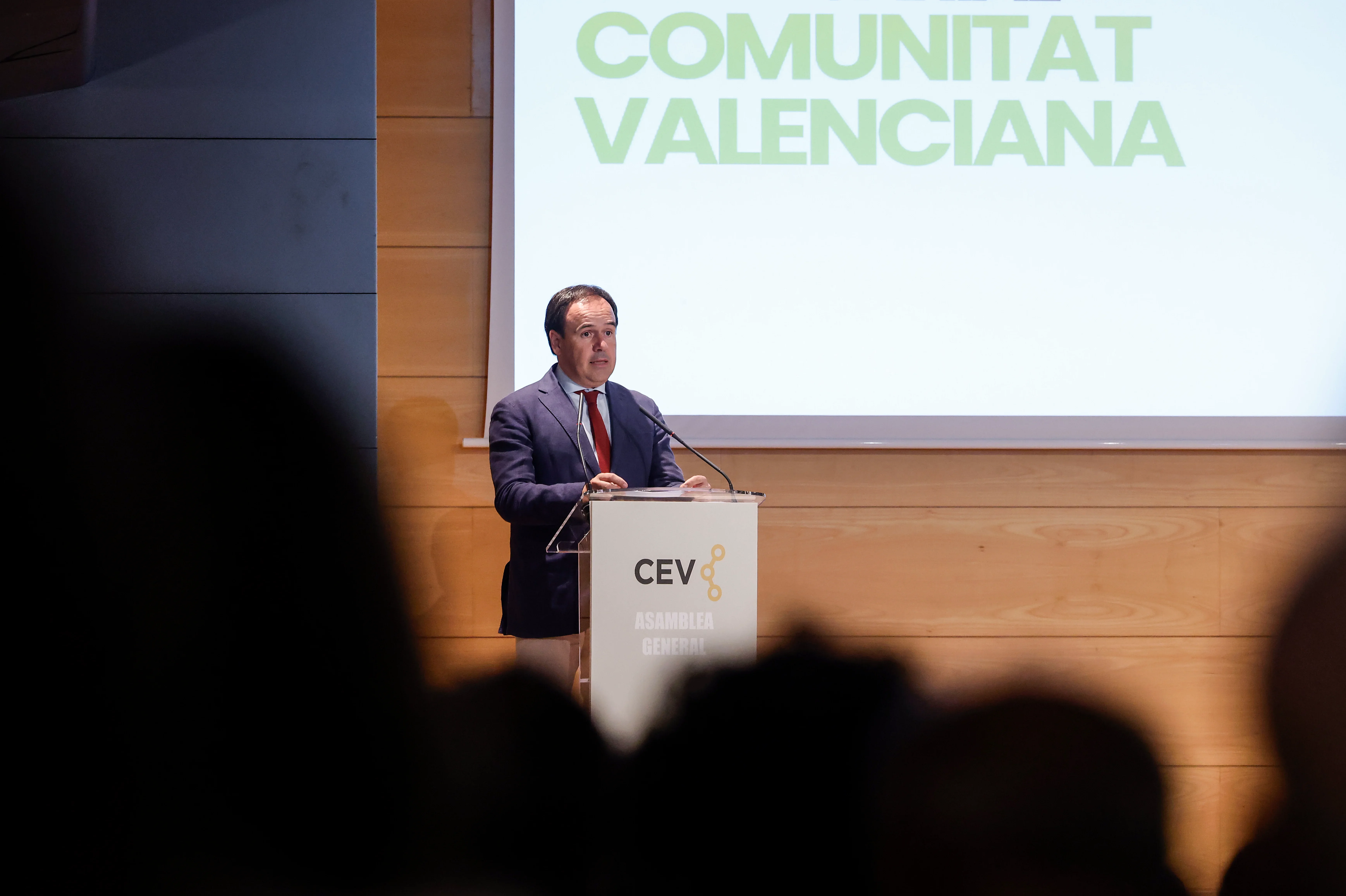 El Consell rebaja el IRPF a 2,7 millones de valencianos y refuerza los controles en la vivienda protegida