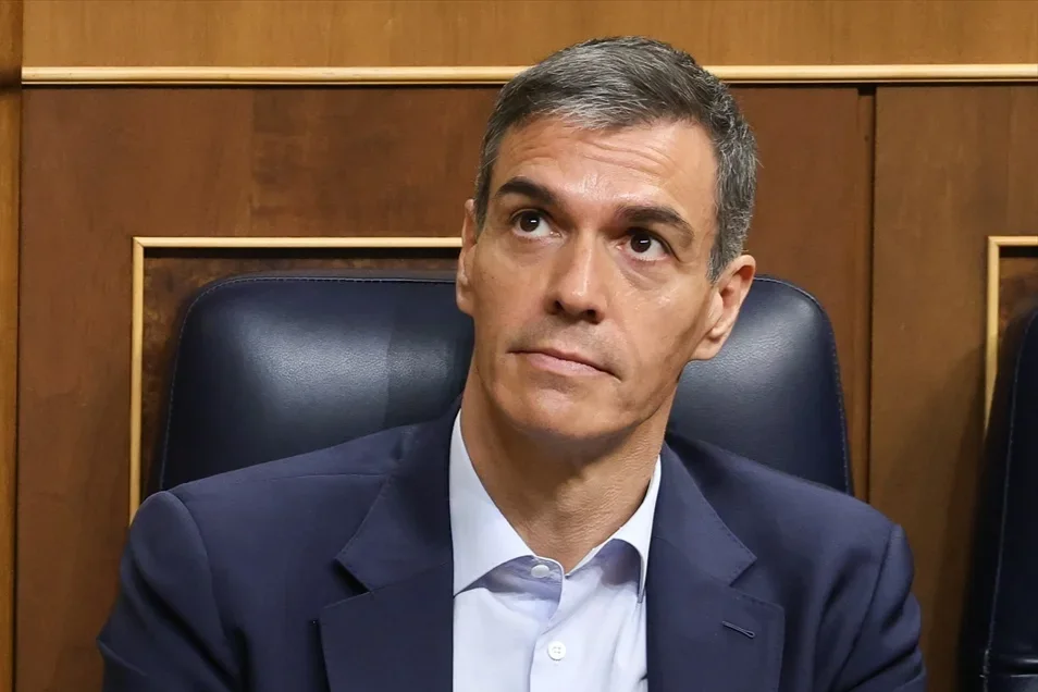 Sánchez descarta un adelanto electoral y se aferra a la legislatura pese a la creciente presión judicial
