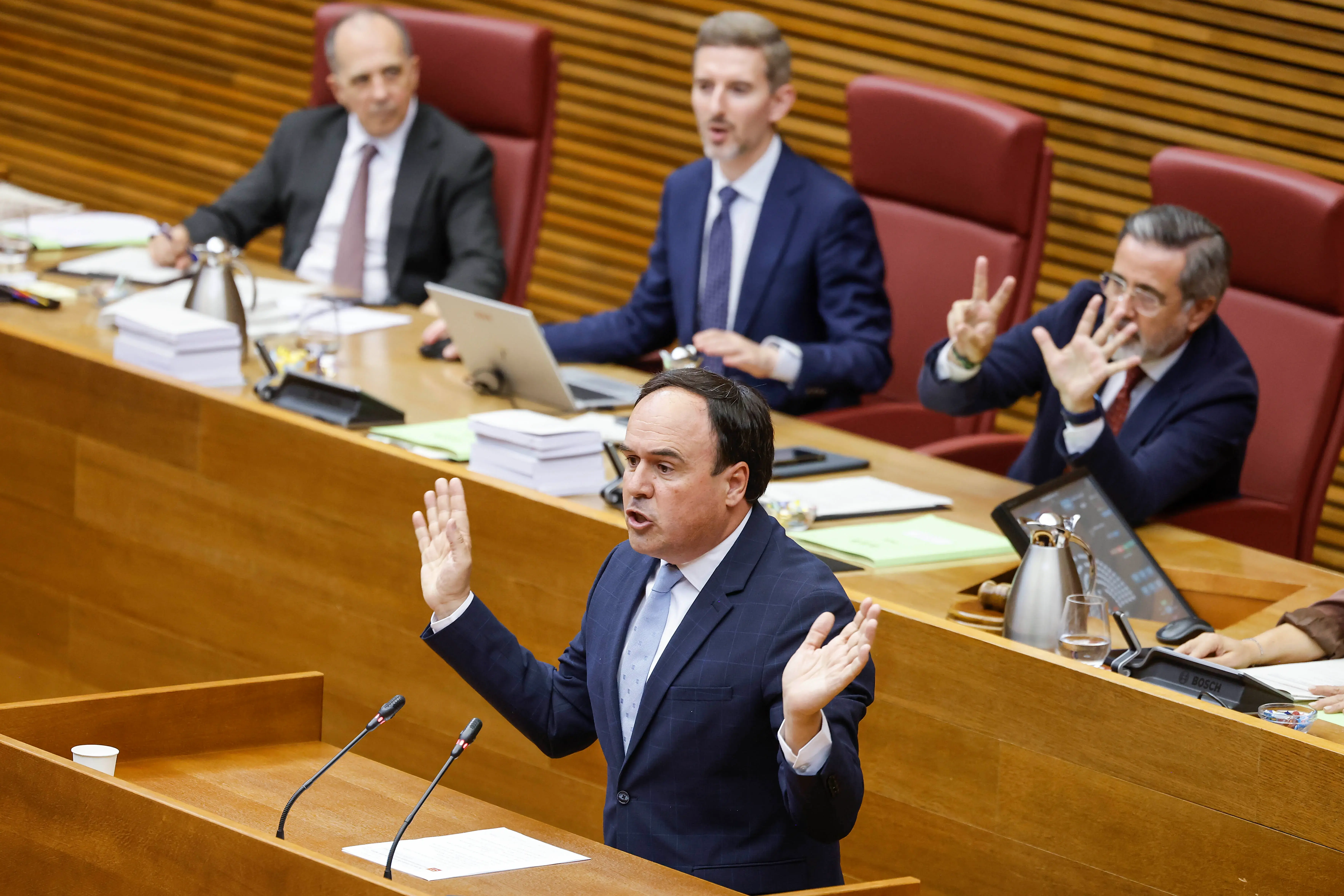 Llorca encarrila los presupuestos de 2026 pese a las nuevas exigencias de Vox