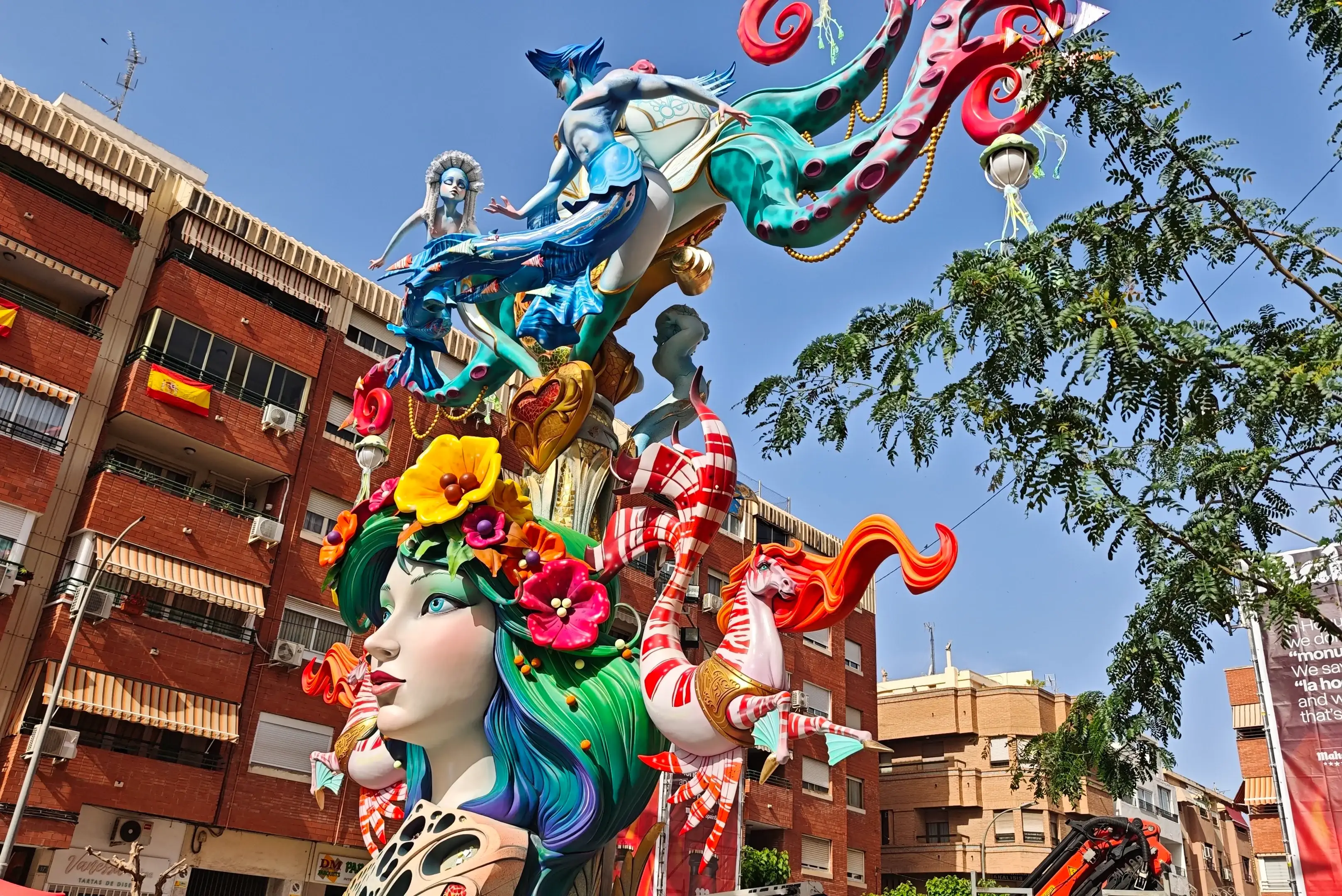 La hoguera 'Gènesi', de Florida Portazgo, gana el primer premio del concurso de Fogueres