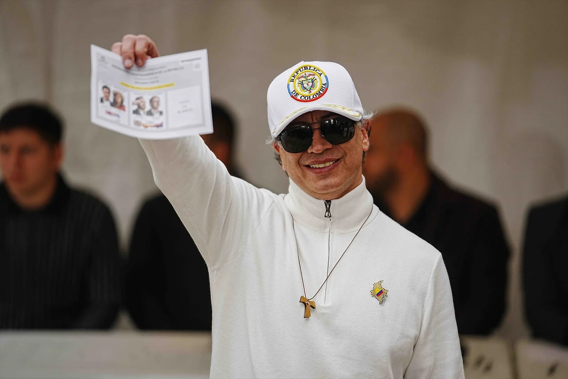 Abelardo de la Espriella dio un giro inesperado al proceso de transición presidencial al ordenar la suspensión inmediata del empalme con el Gobierno de Gustavo Petro