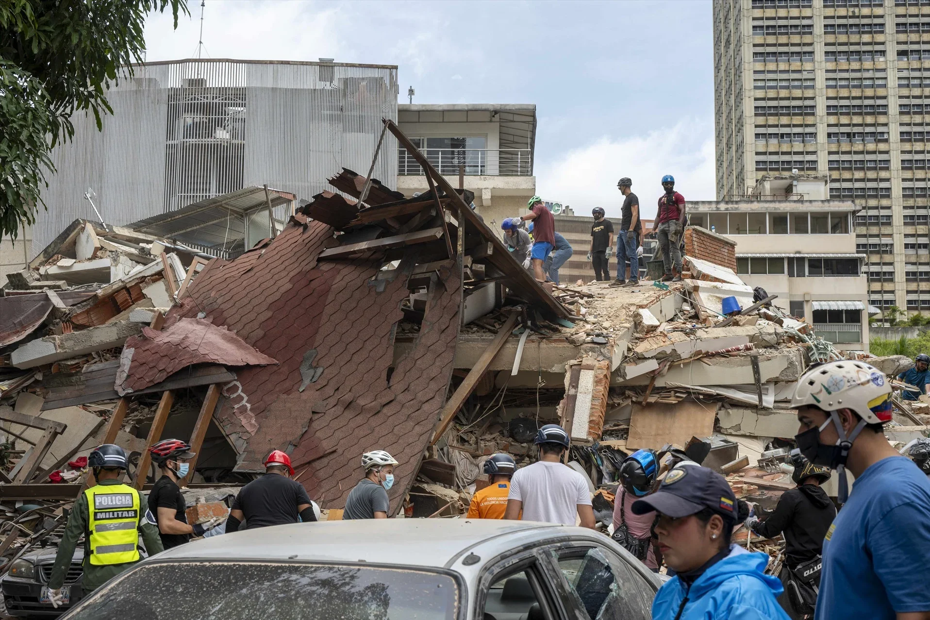 106 españoles siguen desaparecidos y 14 permanecen atrapados bajo los escombros tras los terremotos en Venezuela