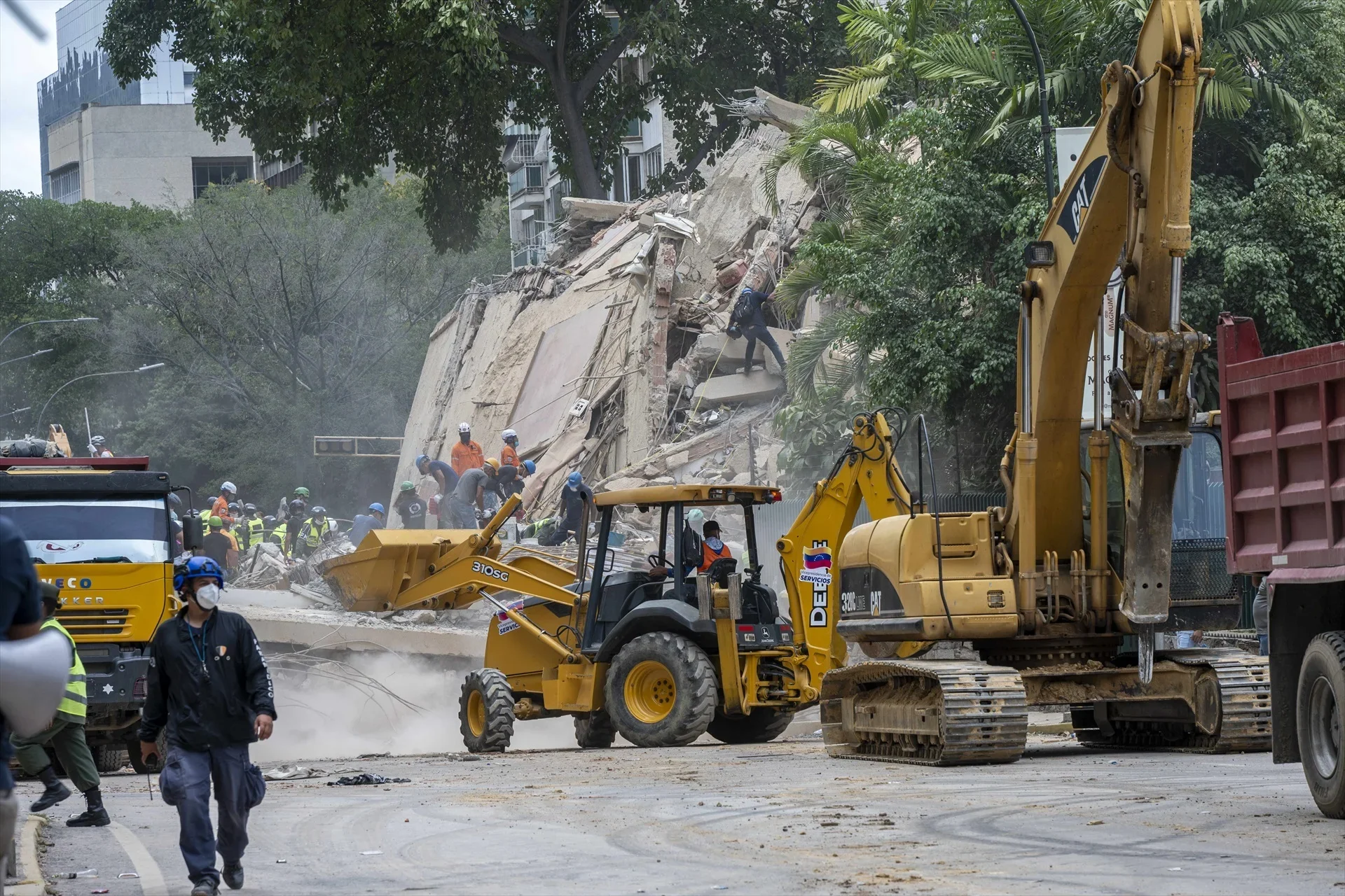 La situación de los ciudadanos españoles afectados por los devastadores terremotos registrados en Venezuela continúa agravándose