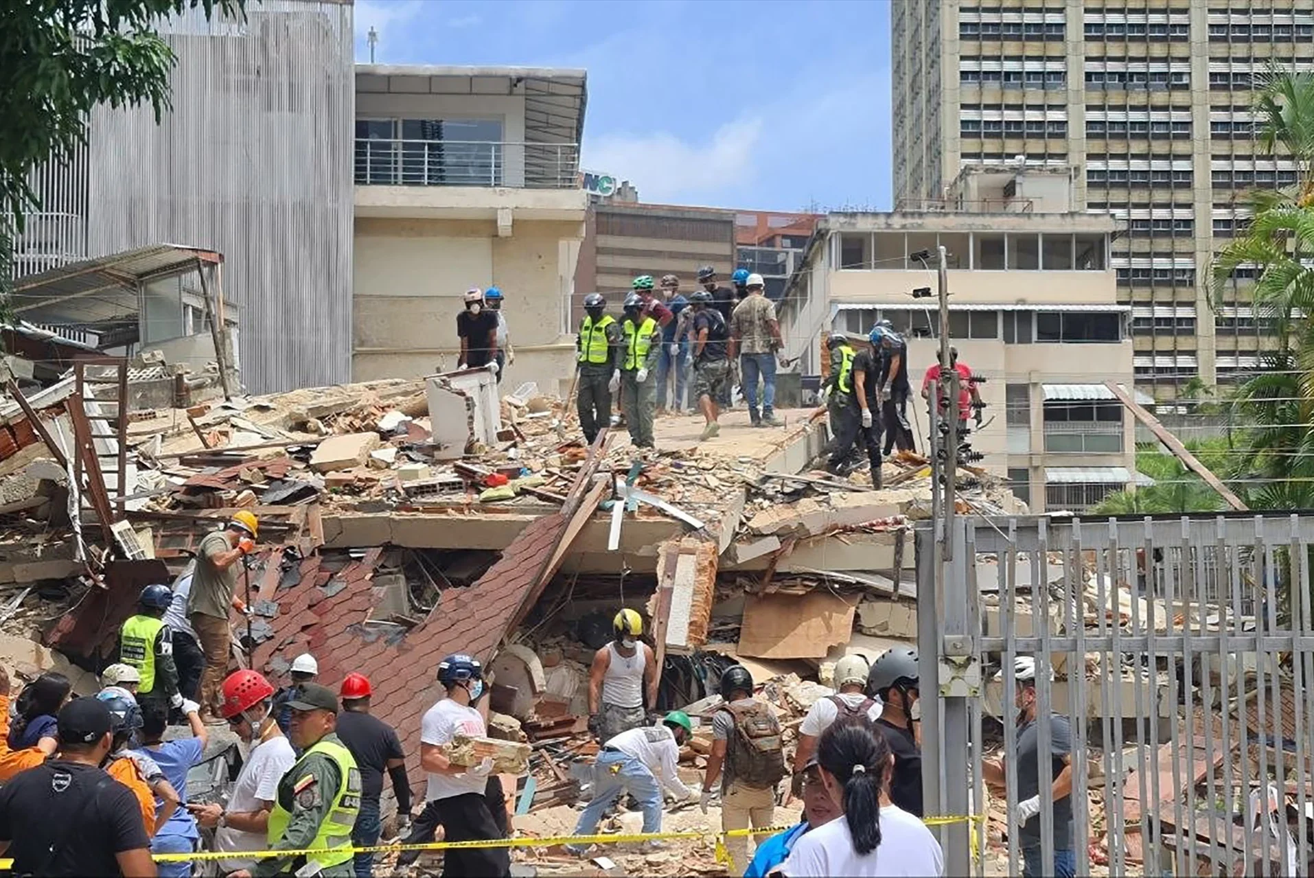 Un nuevo temblor de magnitud 3,9 sacude Caracas y La Guaira tras el devastador terremoto
